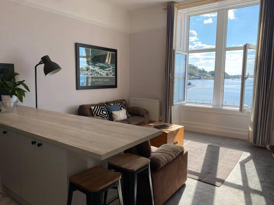Westbay Seafront Apartment オーバン エクステリア 写真